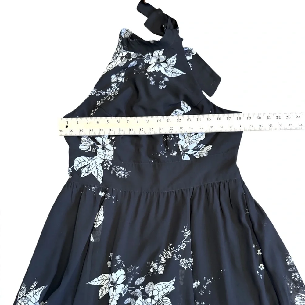 Eshakti Dress
Wayward Fancies - Picture 9 of 11